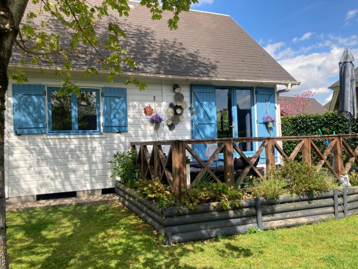 Gite Chalet Bleu Soleil Saint-Benoit-d'Hebertot 外观 照片