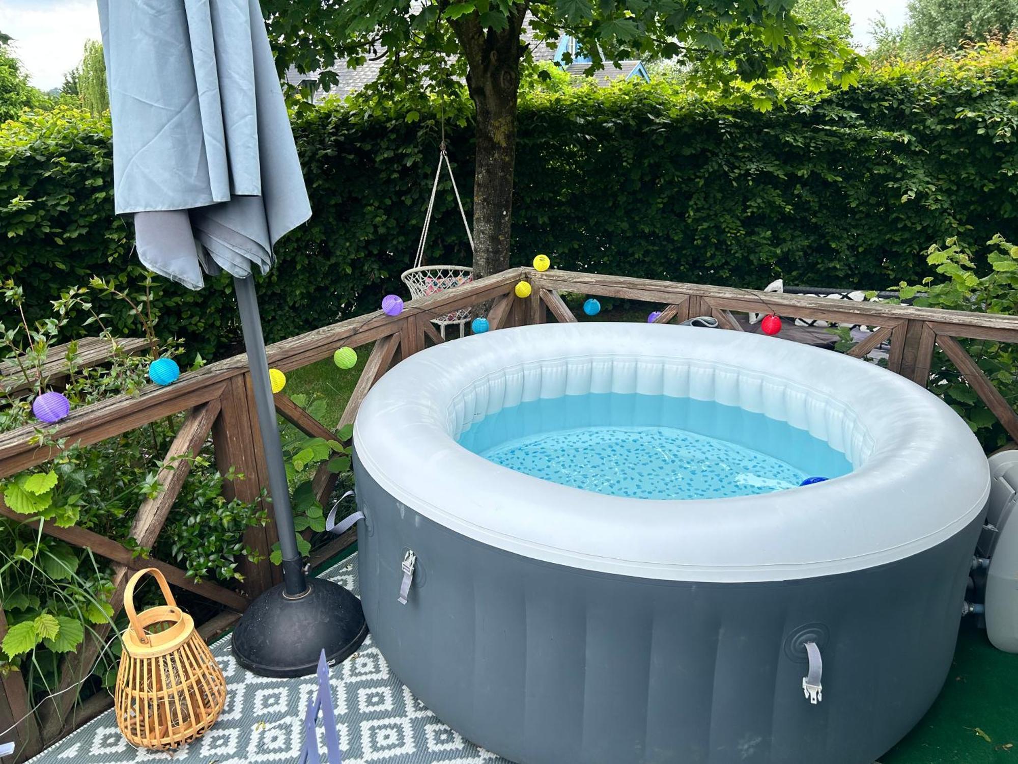 Gite Chalet Bleu Soleil Saint-Benoit-d'Hebertot 外观 照片